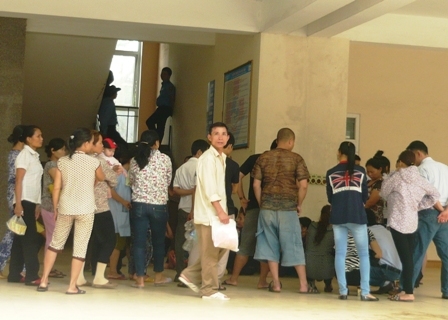 Bệnh nhi tử vong, người nhà 'quây' bệnh viện