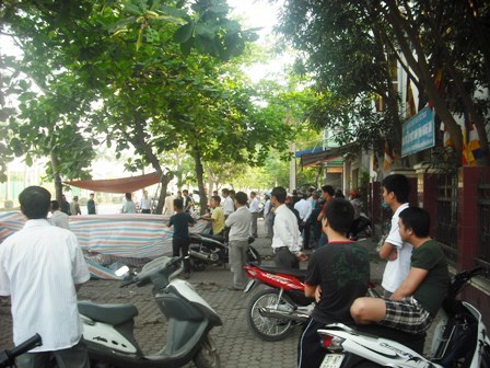 Phát hiện nam thanh niên bị đâm chết ven đường