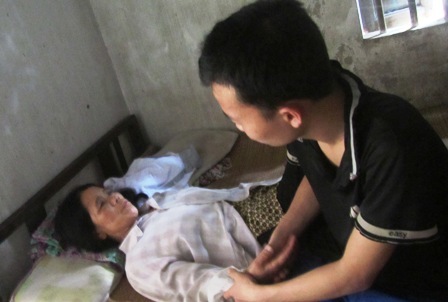 ‘Mẹ không còn sức để sống với con được nữa’