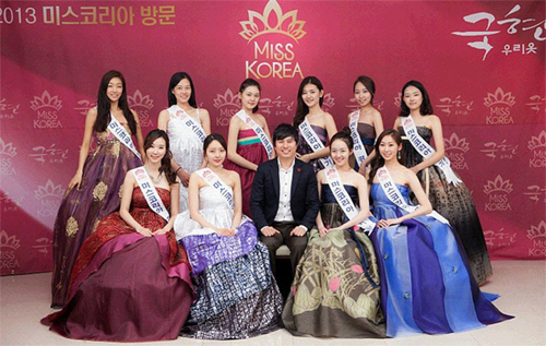 Buồn cười thí sinh Hoa hậu Hàn Quốc giống nhau như đúc