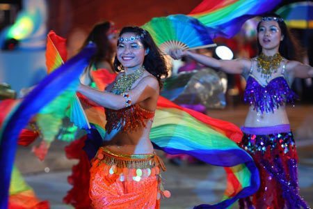 Bờ biển Hạ Long rực sắc Carnaval