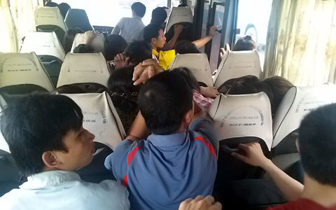 Xe bến Mỹ Đình nhồi nhét, chặt chém hành khách