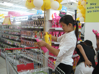 Mặc áo Việt cho hàng Tàu