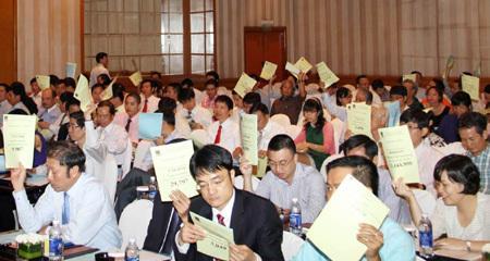 Không cổ tức, giám đốc bẽ mặt xin lỗi cổ đông