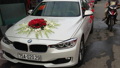 Đám cưới xe sang gây sốt của đại gia Huế