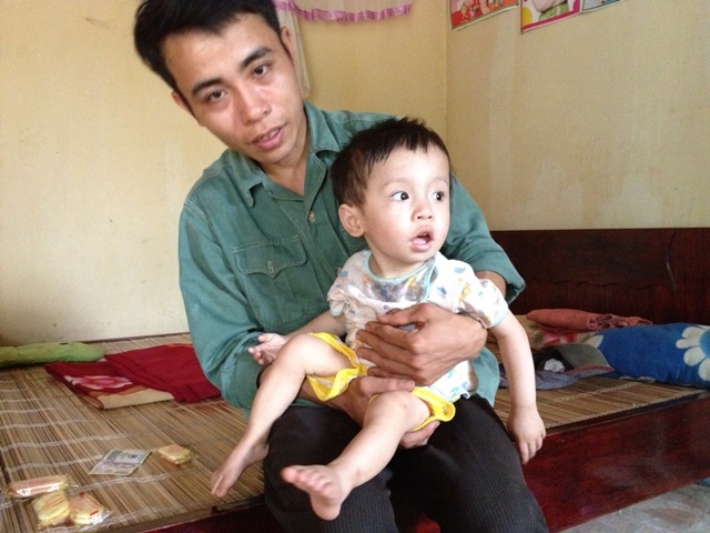Bệnh tim bẩm sinh, bé 2 tuổi mà không biết đứng