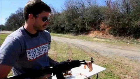 Nấu ăn bằng súng AK