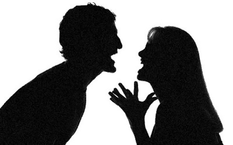 Không thích 'yêu', vợ đánh chồng đến chết