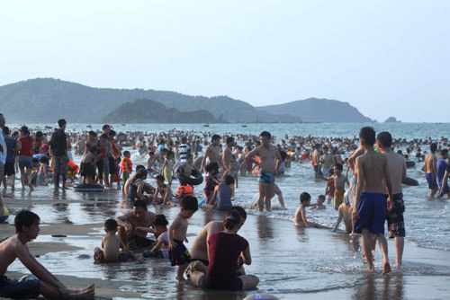 Một sinh viên bị sóng biển cuốn trôi