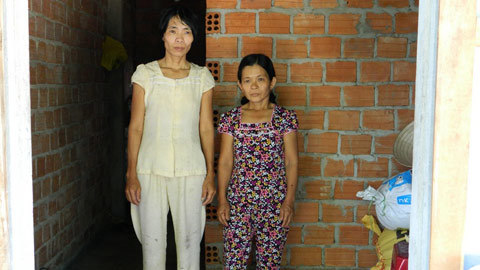 Cơ cực chị bệnh tật nuôi em bị tâm thần