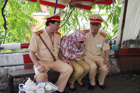 Mẹ để lại hai con tìm đến cầu Chương Dương tự vẫn