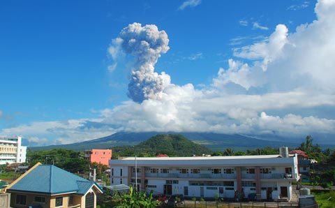 Núi lửa Philippines phun trào, 5 nhà leo núi chết