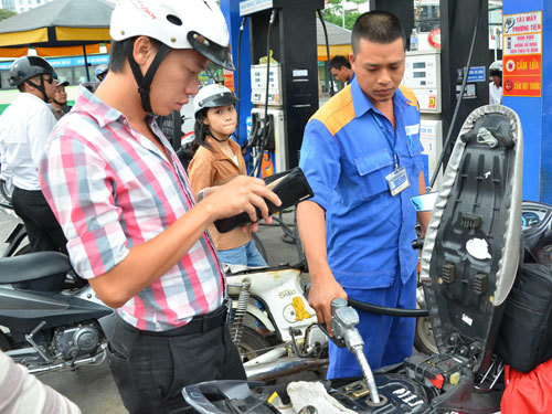 Tiếp tục tăng thuế nhập khẩu xăng dầu
