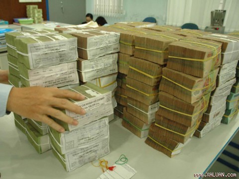 'Ép’ Ngân hàng Nhà nước hoãn nợ xấu