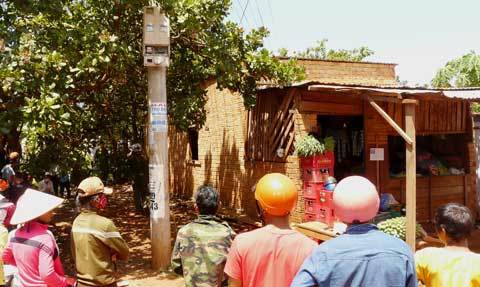 Về nhà phát hiện vợ chết thảm