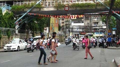 CSGT phạt hơn 100 vi phạm liên quan người đi bộ