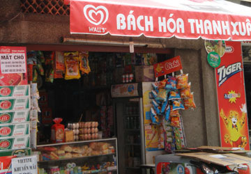 'Mượn' chồng giả để bán đất