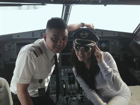 Lý Nhã Kỳ lên buồng lái, phi công Vietnam Airlines bị phạt