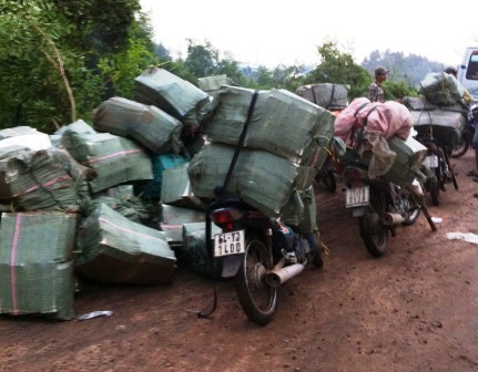 Gần 100 cảnh sát nổ súng triệt phá đường dây buôn lậu