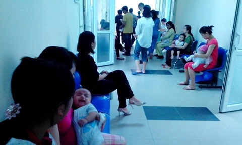 Vắc-xin cho trẻ bị bớt, phụ huynh 'sốc phản vệ'