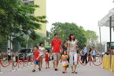 Hàng ngàn người “đổ bộ” vào công viên nghe nhạc