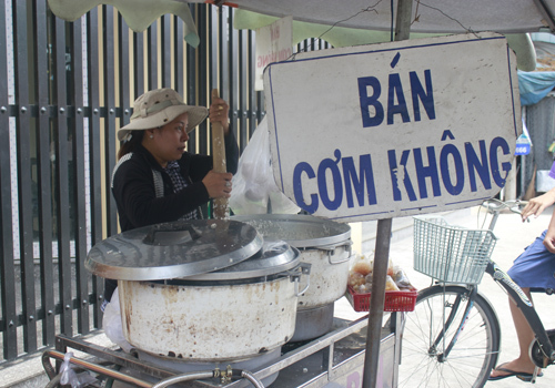 Phố chỉ bán cơm không ở Sài Gòn