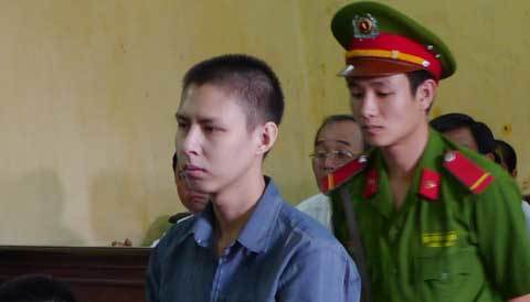 Nhẫn tâm giết chết bạn bằng 30 nhát dao