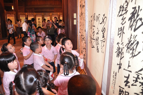 Triển lãm Thư pháp thơ chữ Hán của Bác Hồ