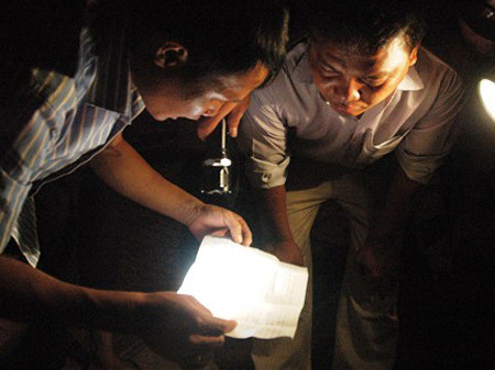 Bị ép học, một nữ sinh nhảy cầu tự tử