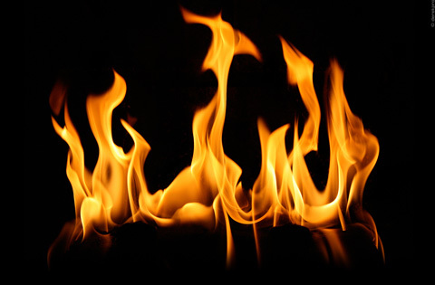 Nghi vợ ngoại tình, mang xăng định thiêu ‘tình địch’