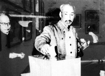 'Phải có Hiến pháp dân chủ'