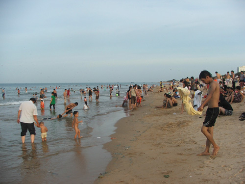 Tắm biển, 2 học sinh chết đuối