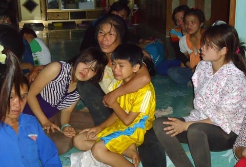 Bố mẹ chết khi đánh cá, bốn con dại nương tựa vào đâu?
