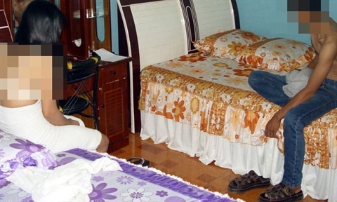 Triệu tập 40 người liên quan vụ bán dâm nam