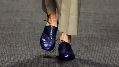 Cấm công chức đi tất để tiết kiệm điện