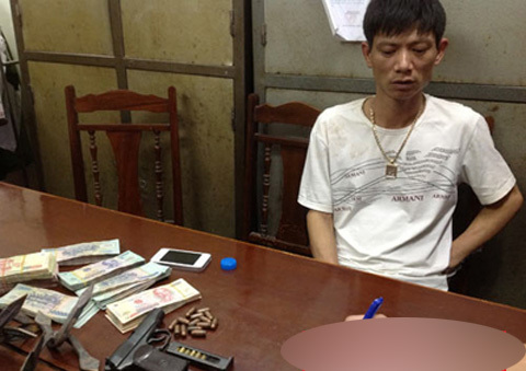 “Đầu gấu“ đất Bắc tra tay vào còng vì... khệnh khạng