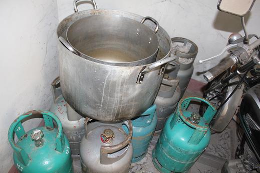 Bắt quả tang vụ nghi nấu cao hổ ở nhà giám đốc