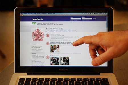 Giảng viên thận trọng với Facebook