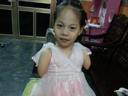 Lan truyền chóng mặt chuyện 'cô bé không chân tay' của VN