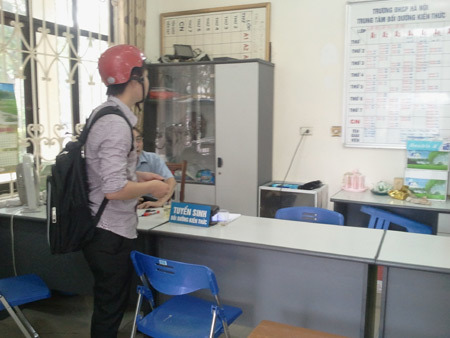 Bạc mặt 'chạy sô' thi thử đại học