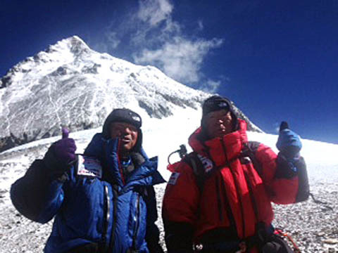 Chinh phục đỉnh Everest ở tuổi 80