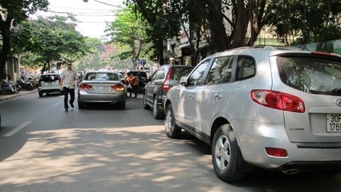 90% ôtô tại trung tâm Hà Nội dừng đỗ trái phép