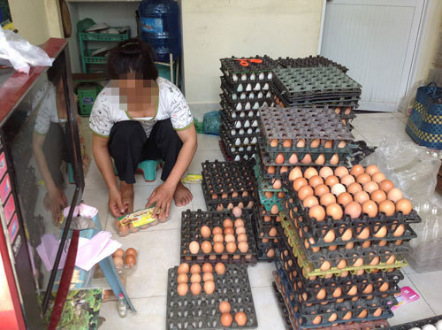 Trứng bẩn tràn ngập thị trường