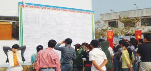 Thất nghiệp giảm, sao kinh tế lại buồn