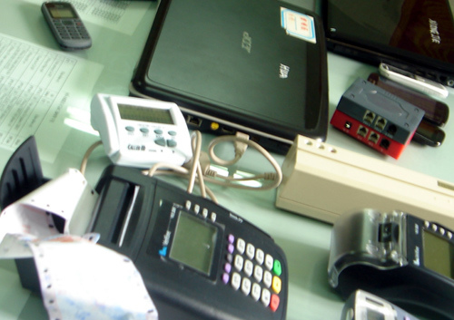 Bắt 4 người Trung Quốc dùng thẻ ngân hàng giả