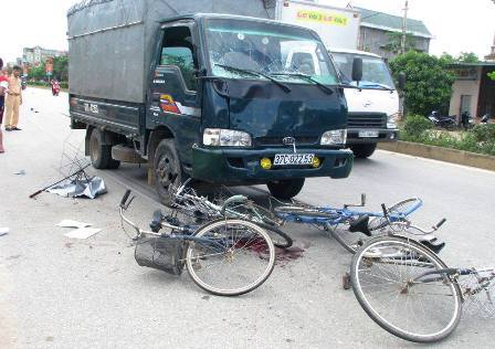 Vụ xe tải đâm 8 xe đạp chết 2 nữ sinh, khởi tố tài xế