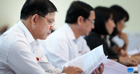 Lên chương trình làm luật nên như... thi hoa hậu