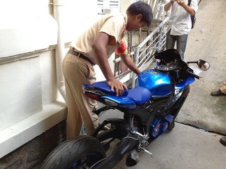 Nhiều xe hộ tống Nick Vujicic bị cảnh sát 