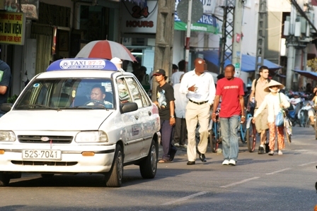 Phụ nữ lên mạng 'săn' trai trẻ