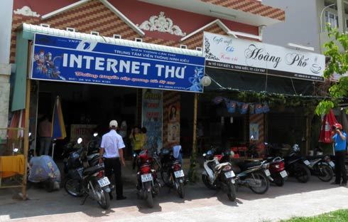 Hai mẹ con bị đuổi chém trước cửa nhà lúc nửa đêm